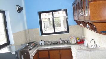 Apartamento luxo | Cozinha privada | Geladeira, cooktop, panela elétrica de arroz