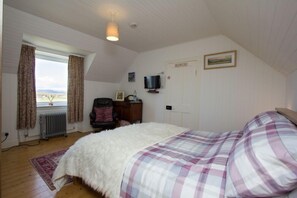 Standard Room, 1 Double Bed, Sea View | Individually decorated, individually furnished, rollaway beds, free WiFi - Lighthouse Cottage - Shared Facilities (Uig)