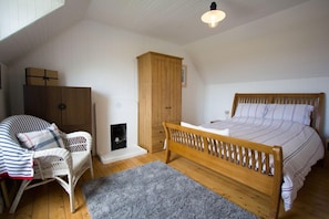 Standard Room, 1 King Bed, Sea View | Individually decorated, individually furnished, rollaway beds, free WiFi