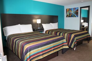 1 bedroom, blackout drapes, free WiFi, bed sheets - Castle Inn (Castleton-on-Hudson)