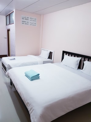 Standard Triple Room, Multiple Beds | Free WiFi, bed sheets