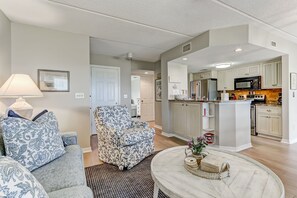 TV - Just renovated, Oceanfront, 3 bed/2 bath, Sailmaker 601 (Fernandina Beach)