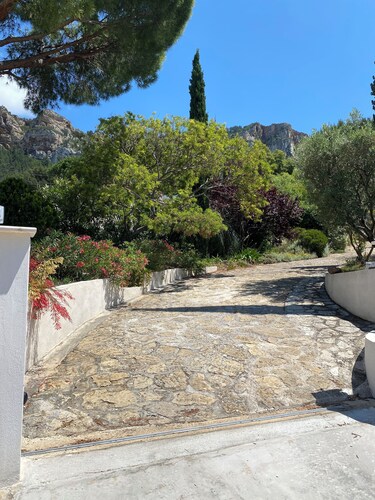 2-star T2 garden apartment in a gated community