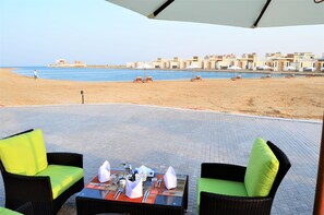 Outdoor dining - Tamara Beach Resort (Dhahran)