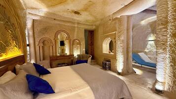 Family Suite Room | Minibar, in-room safe, soundproofing, iron/ironing board