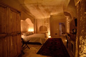 Cave Suite Room | Minibar, in-room safe, soundproofing, iron/ironing board - Crassus Cave Hotel (Ürgüp)