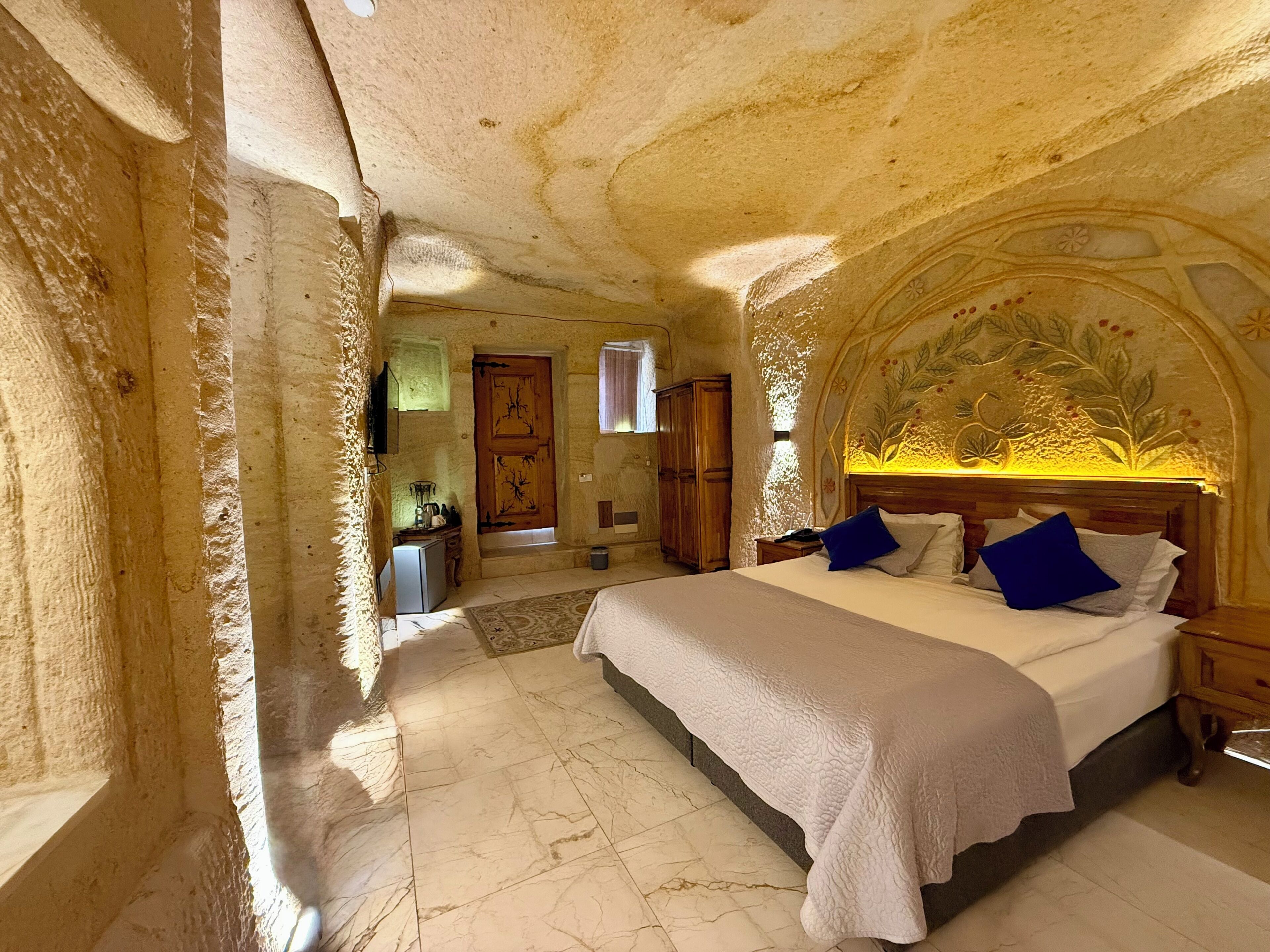 Family Suite Room | Minibar, una cassaforte in camera, insonorizzazione, ferro/asse da stiro