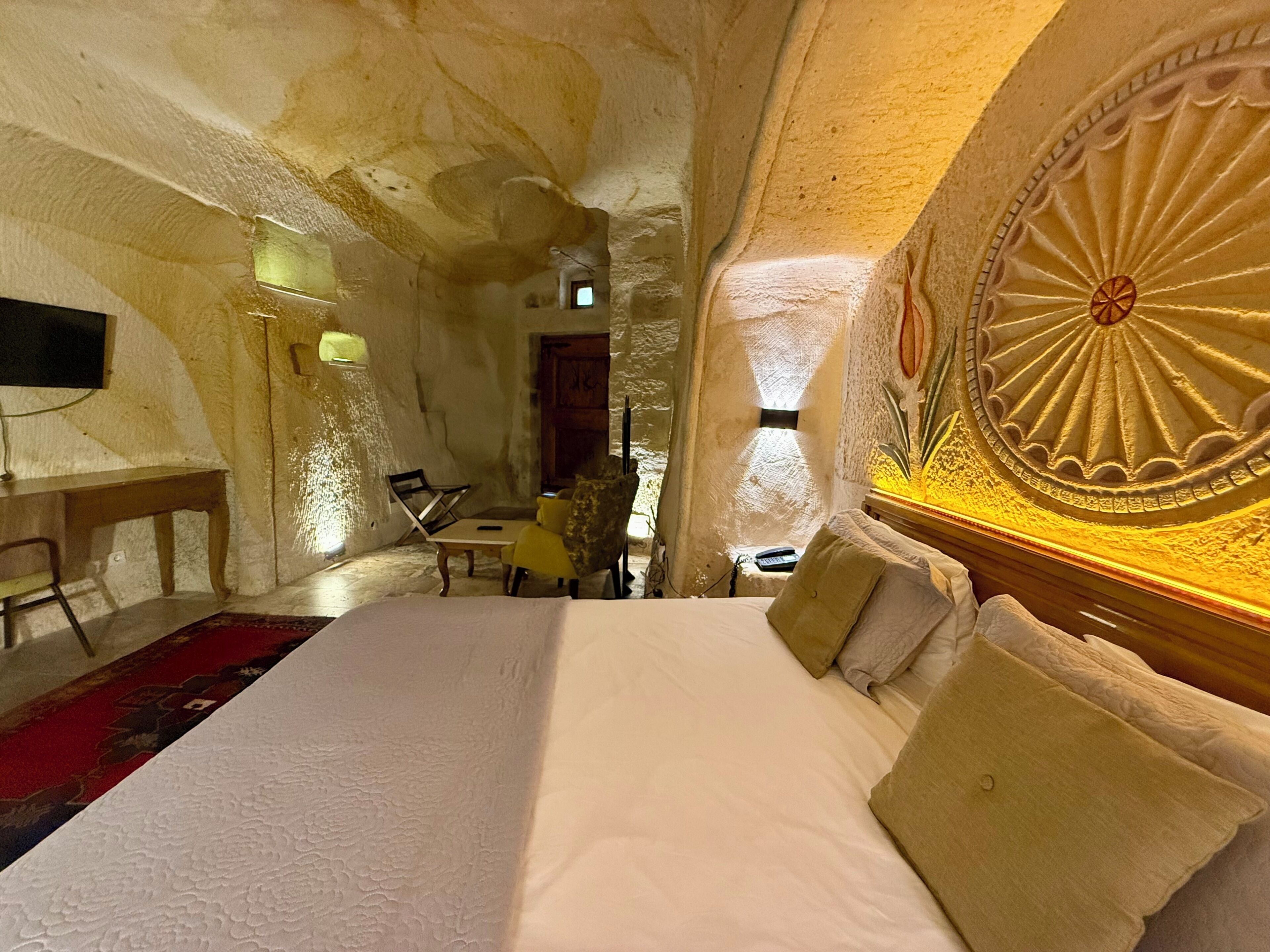 Cave Suite Room | Minibar, caja fuerte, sistema de insonorización