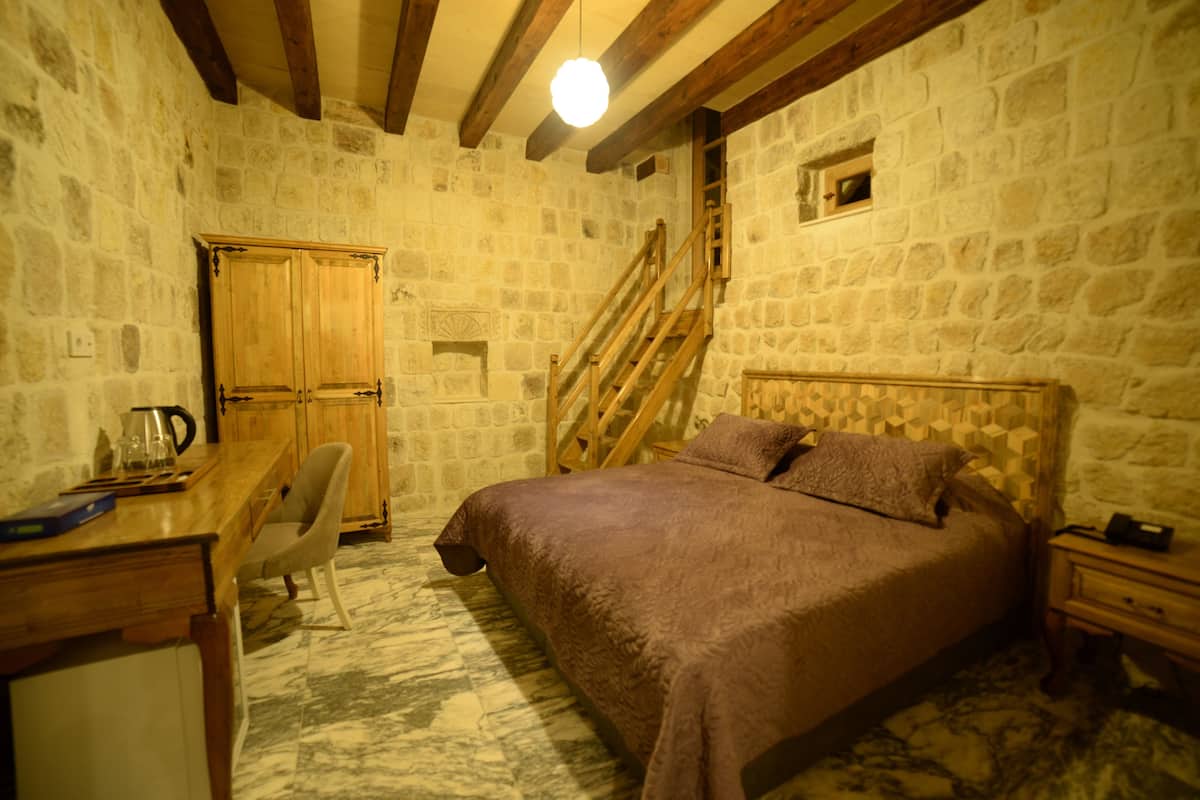 1 camera, minibar, una cassaforte in camera, insonorizzazione