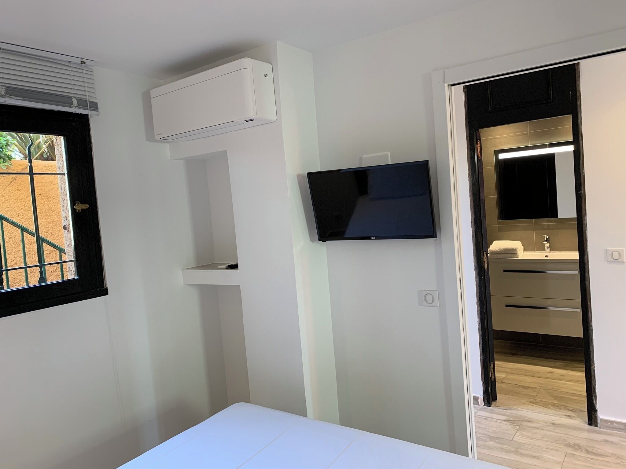 1 habitación, tabla de planchar con plancha, wifi y ropa de cama 