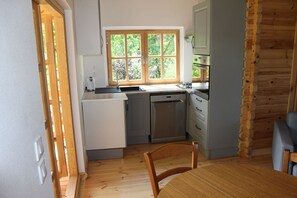 Køleskab, mikrobølgeovn, ovn, kogeplade