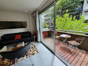 Smart TV, books, stereo