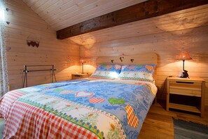2 bedrooms, travel crib, WiFi