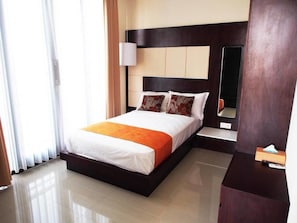 3 bedrooms, rollaway beds, free WiFi, bed sheets