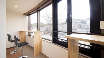 Capsule Room | Living area | Flat-screen TV