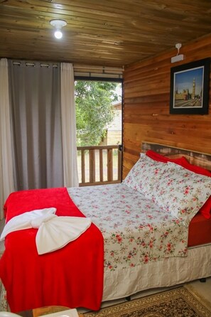 Chalet (Quadruplo) | Desk, soundproofing, iron/ironing board, free WiFi - Pousada Água dos Canyons (Praia Grande)