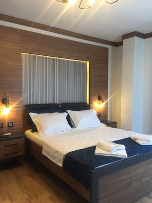 Comfort Double Room | Premium bedding, desk, free WiFi, bed sheets - Kardeliz Butik Otel (Gök çeada)