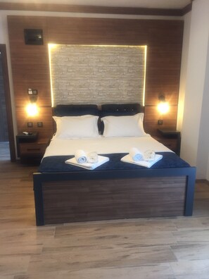 Premium bedding, desk, free WiFi, bed sheets - Kardeliz Butik Otel (Gökçeada)