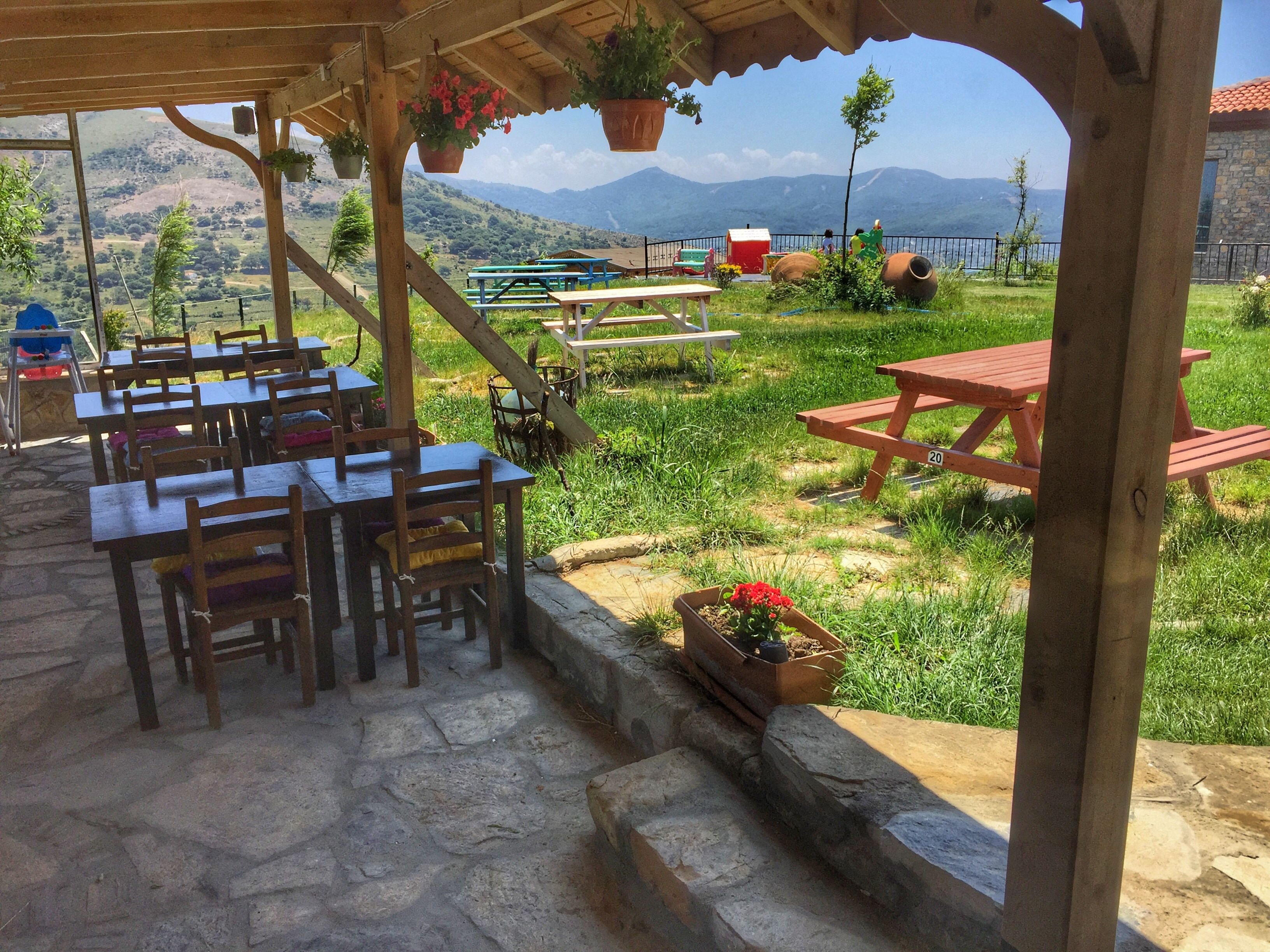Petit déjeuner, déjeuner et dîner servis sur place