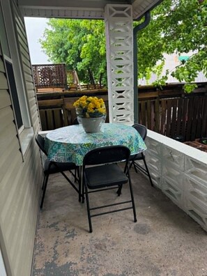 Outdoor dining - 3 Mins Walk to Casino Niagara, Clifton& the Falls (Niagara Falls)
