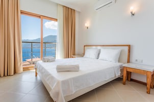 Habitación Deluxe, 1 cama de matrimonio, vistas al mar | Wifi gratis y ropa de cama