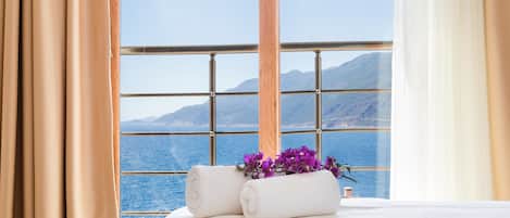 Standard Suite, 1 Queen Bed with Sofa bed, Sea View