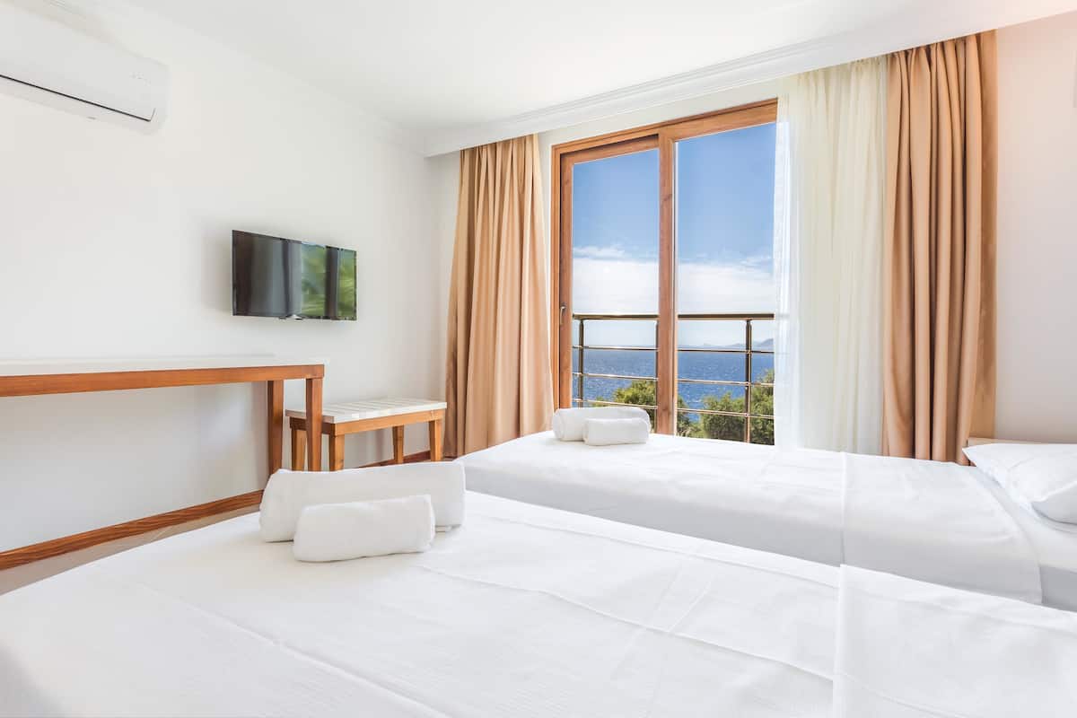 standard twin room, partial sea view | 1 bedroom, free wifi, bed sheets