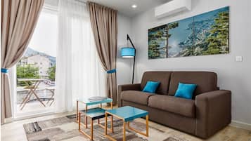 Deluxe Apartment, Garden View | Living area | Flat-screen TV