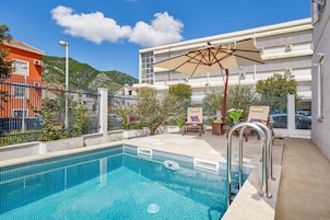 Seasonal outdoor pool, open 8:00 AM to 10:00 PM, sun loungers