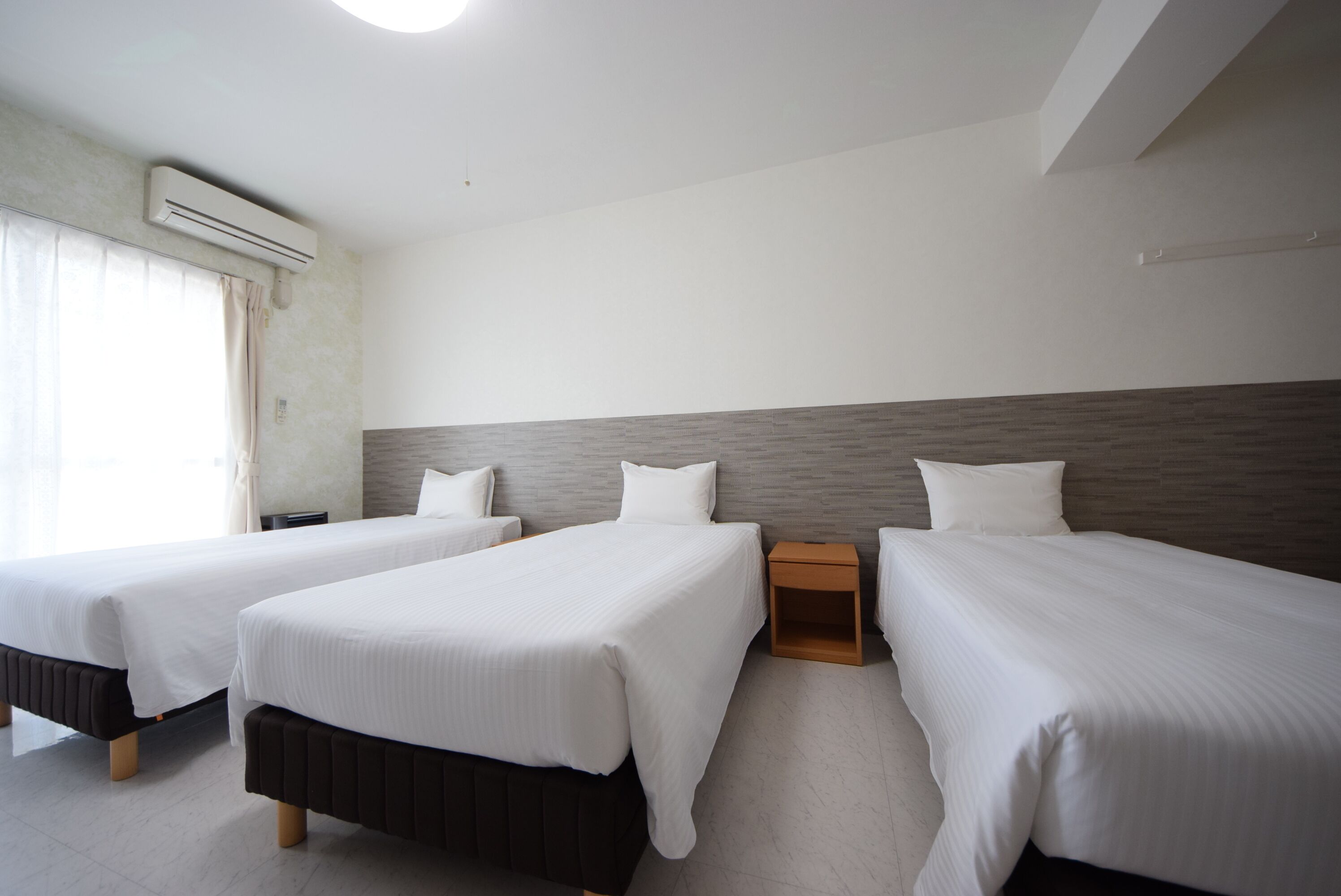 triple room | living area | flat-screen tv