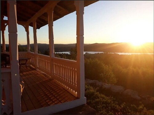 Big beautiful romantic early 1800 authentic cabbin close to Gardermoen!