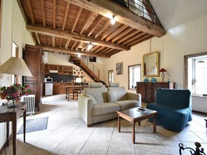 TV, DVD player, aparelho de som