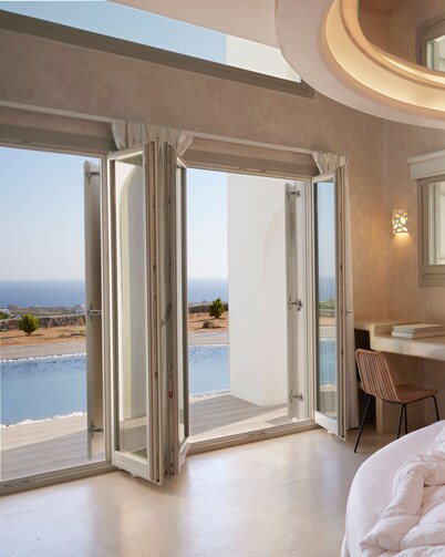  Danae Suites Santorini