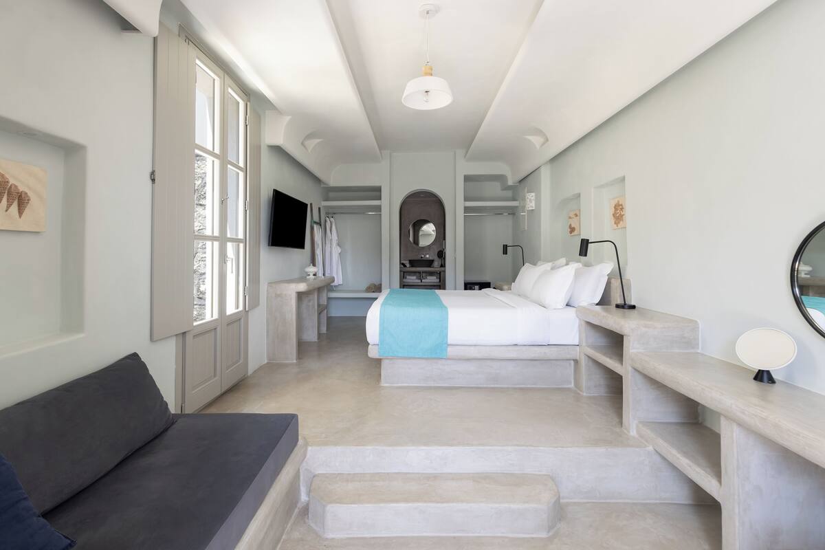 Deluxe Suite with Sea View and Outdoor Hot Tub | 1 개의 침실, 이집트산 면 시트, 고급 침구, 오리/거위털 이불
