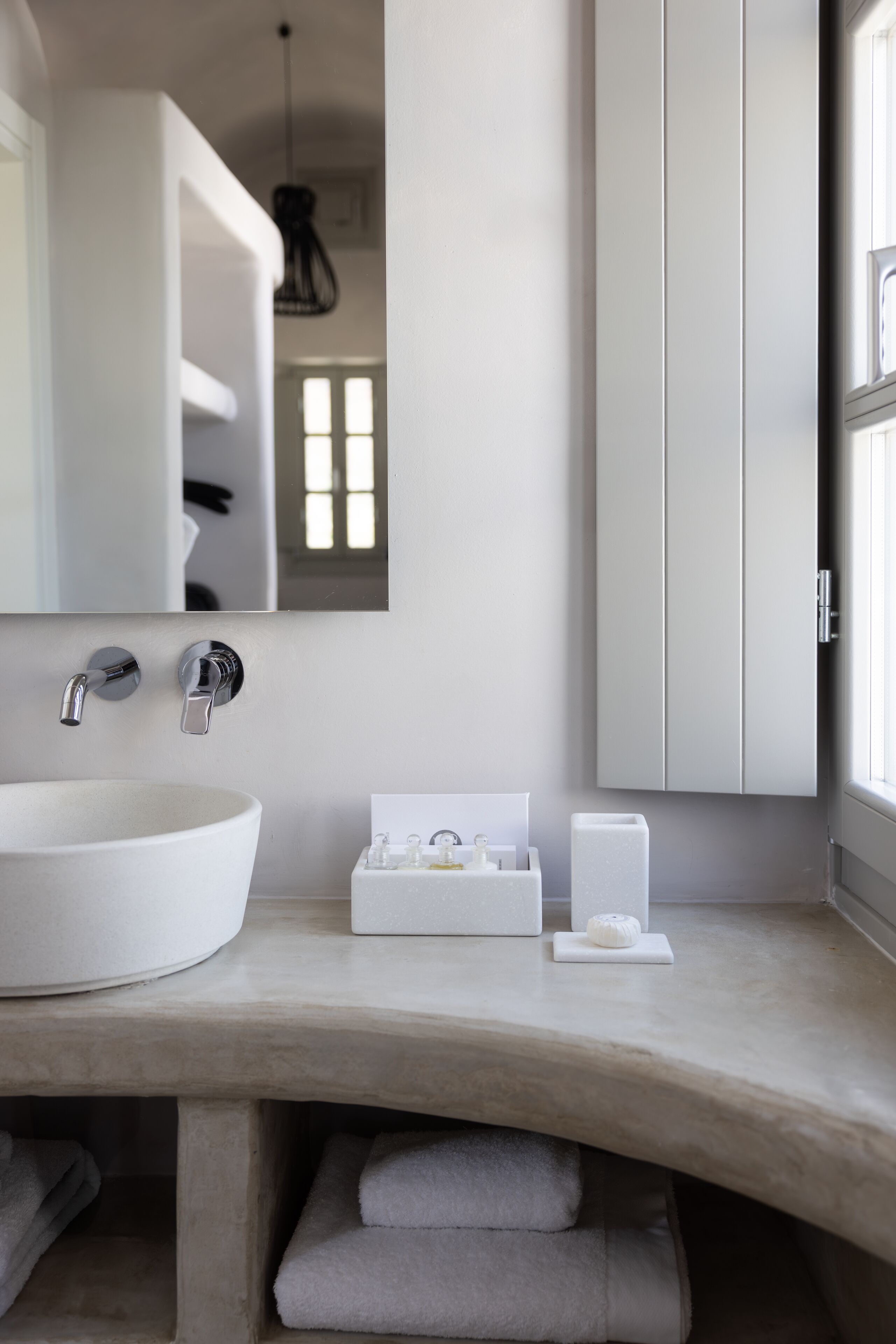 deluxe suite with sea view | bathroom | rainfall showerhead, free toiletries, hair dryer, bathrobes