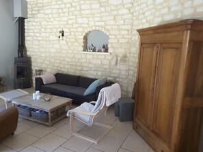 TV, fireplace, DVD player, toys