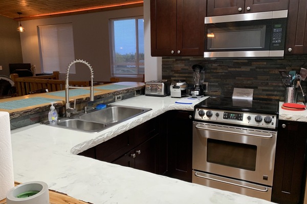 Køleskab, mikrobølgeovn, ovn, kogeplade