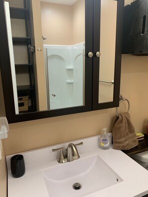 Combined shower/bathtub, towels, toilet paper
