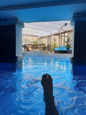 Piscine intérieure, piscine extérieure