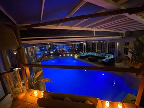 Piscine intérieure, piscine extérieure