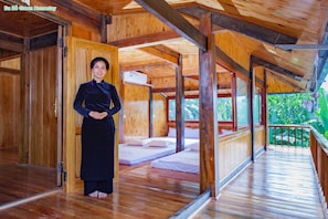 Premium bedding, down duvets, memory-foam beds, free cots/infant beds