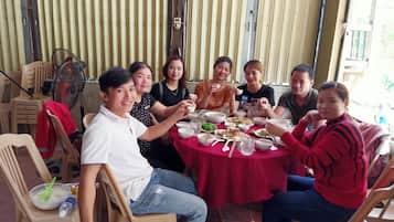 Khu ẩm thực ngoài trời