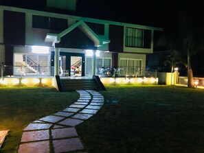 Property grounds - 6BHK Lakha villa Panchgani (panchgani)