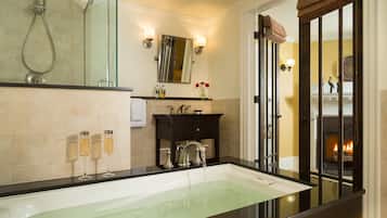 Edgemere | Bathroom | Free toiletries, hair dryer, bathrobes, towels