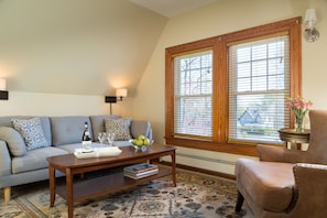 Rosserne | Living area - Atlantean Cottage (Bar Harbor)