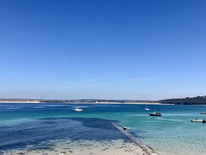 3 Bedroom 2 Bathroom Apartment,  Panoramic Views of St Ives, 2 parking spaces