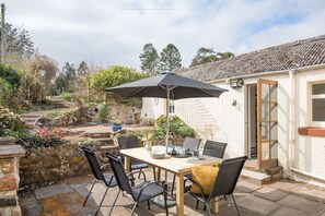 Outdoor dining - SHILOH COTTAGE - Sleeps 4+2 in the charming village of Ancrum (Jedburgh)