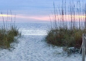Aan het strand, ligstoelen aan het strand