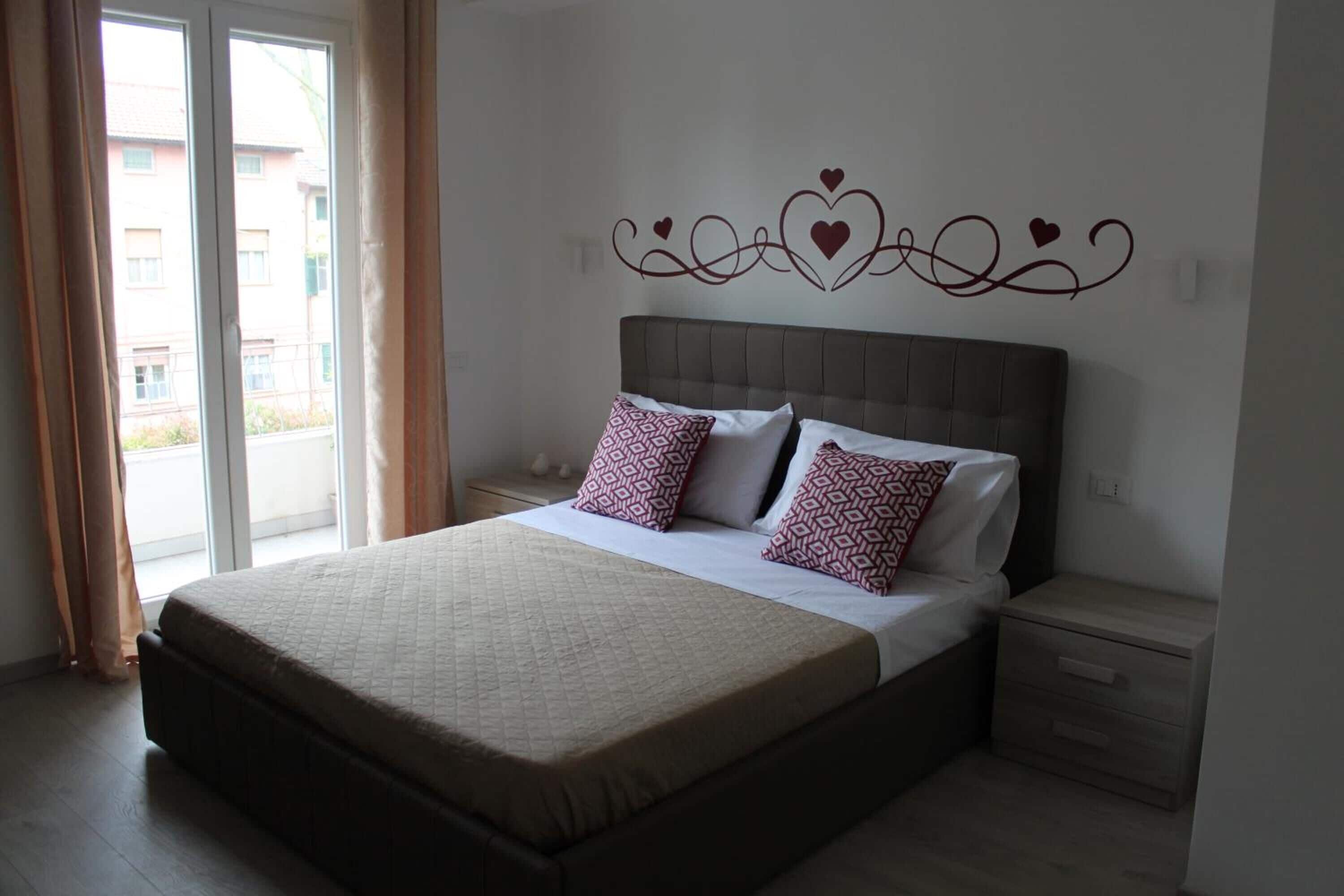 Hypo-allergenic bedding, minibar, in-room safe, desk