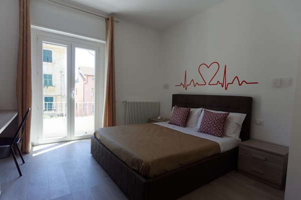 Deluxe Room, 1 Queen Bed, Balcony, City View | Hypo-allergenic bedding, minibar, in-room safe, desk